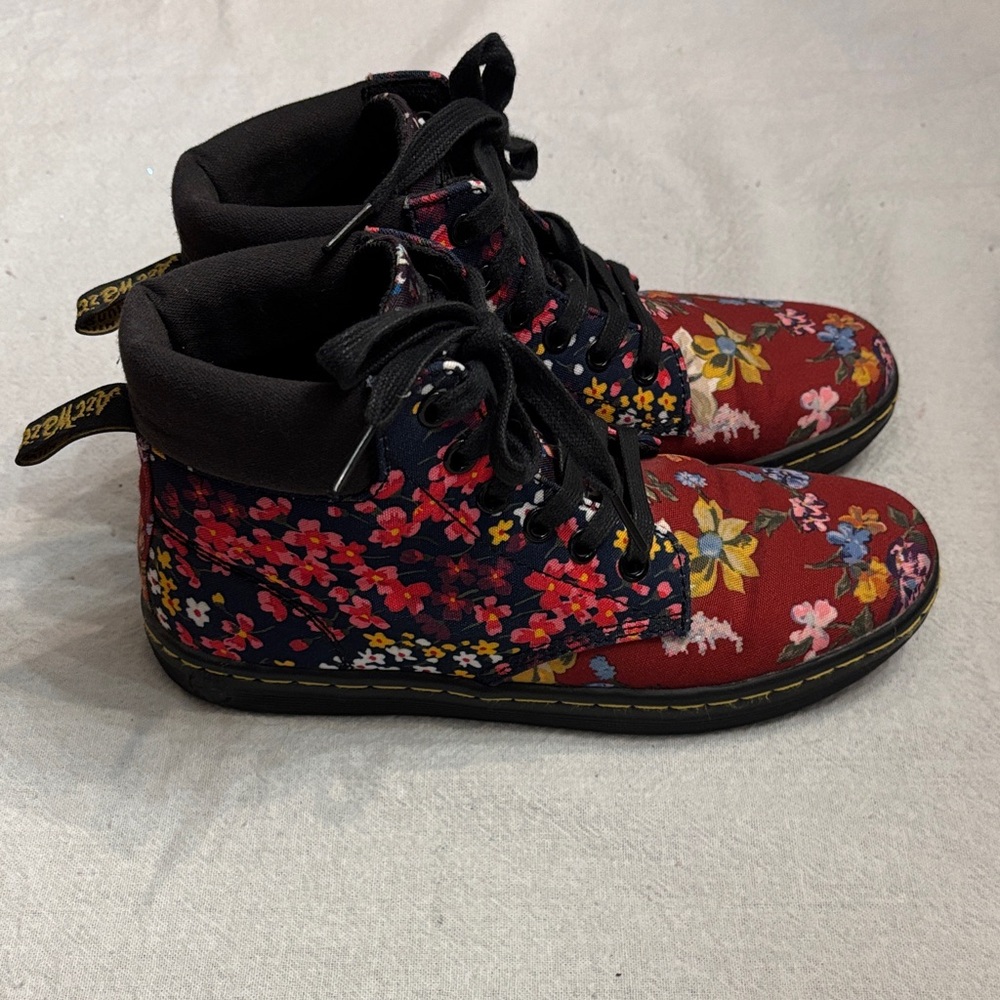 Doc Martens Maelly US Size 6 (fits like 6.5/7) - Floral